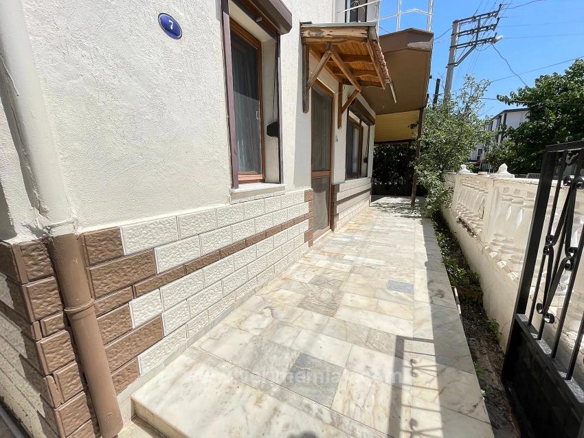 Недорогая Квартира 2+1 На Продажу В Районе Сеферихисар-Уркмез, В 50 Метрах От Пляжа