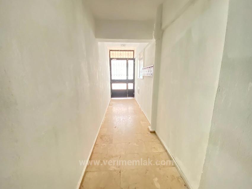 Продаётся Квартира 2+1 В Центре Сеферихисара, Уркмез, 200 М От Пляжа, Без Расходов