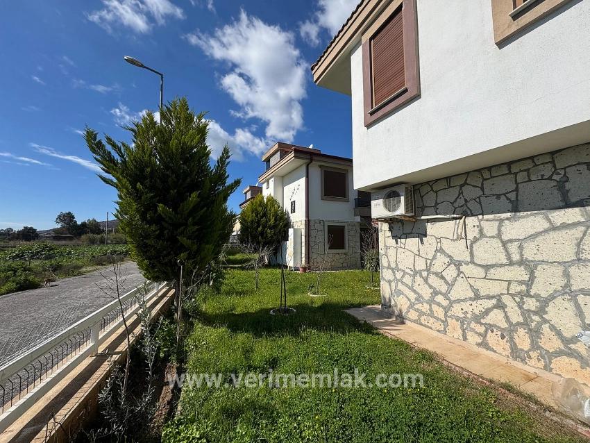 Для продажи Вилла 3+1 в Cumhuriyet Seferihisar Doğanbey - 160 m²