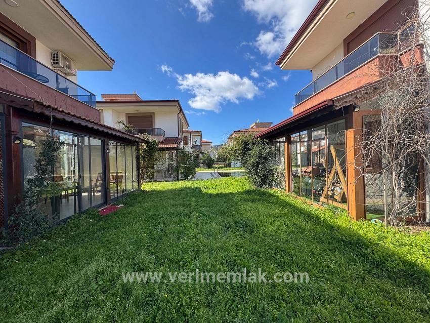 Для продажи Вилла 3+1 в Cumhuriyet Seferihisar Doğanbey - 160 m²