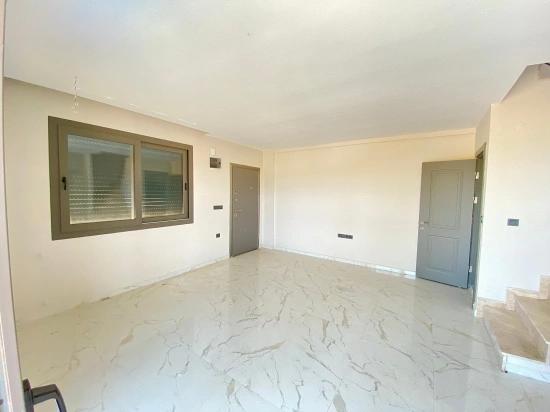 Отдельная Вилла 3+1 На Продажу В Сеферихисар Сакыз Агаджи, Прямо На Берегу Моря, С Современным Дизайном.