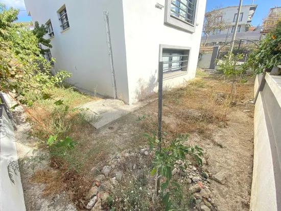 Seferihisar Mersin Alanı Mh. deniz manzaralı bahçeli satılık 3+1 Villa