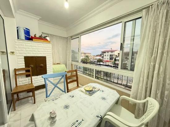 в районе Seferihisar Mersin, 150 м к морю без расходов, просторная квартира 2+1 продаётся