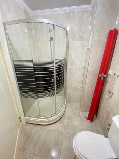 Квартира 3+1 На Первом Этаже На Продажу В Районе Сеферихисар-Уркмез, В 100 Метрах От Моря