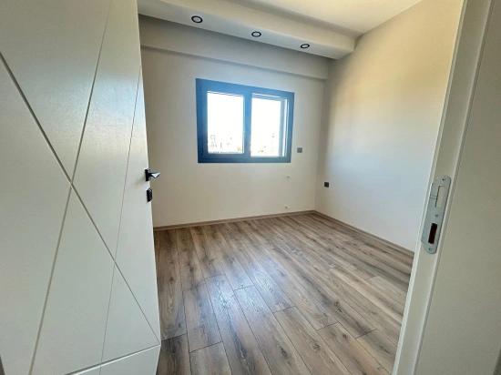 Продается Вилла 3+1 В Центре Оздереде Чарши, Фасадная Сторона, Готова К Заселению!!