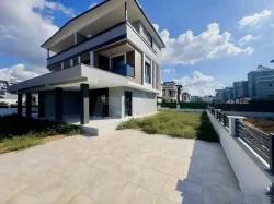 Для продажи Вилла 3+1 в Cumhuriyet Seferihisar Doğanbey - 195 m²