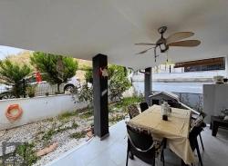 Просторная Двухуровневая Квартира С 3 Спальнями И 1 Ванной Комнатой, С Садом, В 500 Метрах От Моря, В Районе Сеферихисар, Мерсин.