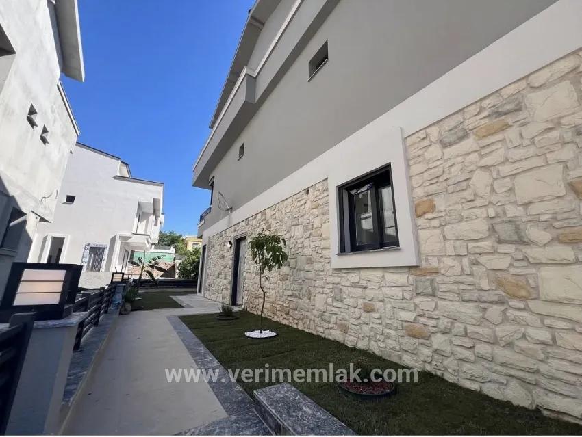 Для Продажи Вилла 3+1 в Çukuraltı Menderes Özdere - 175 m²