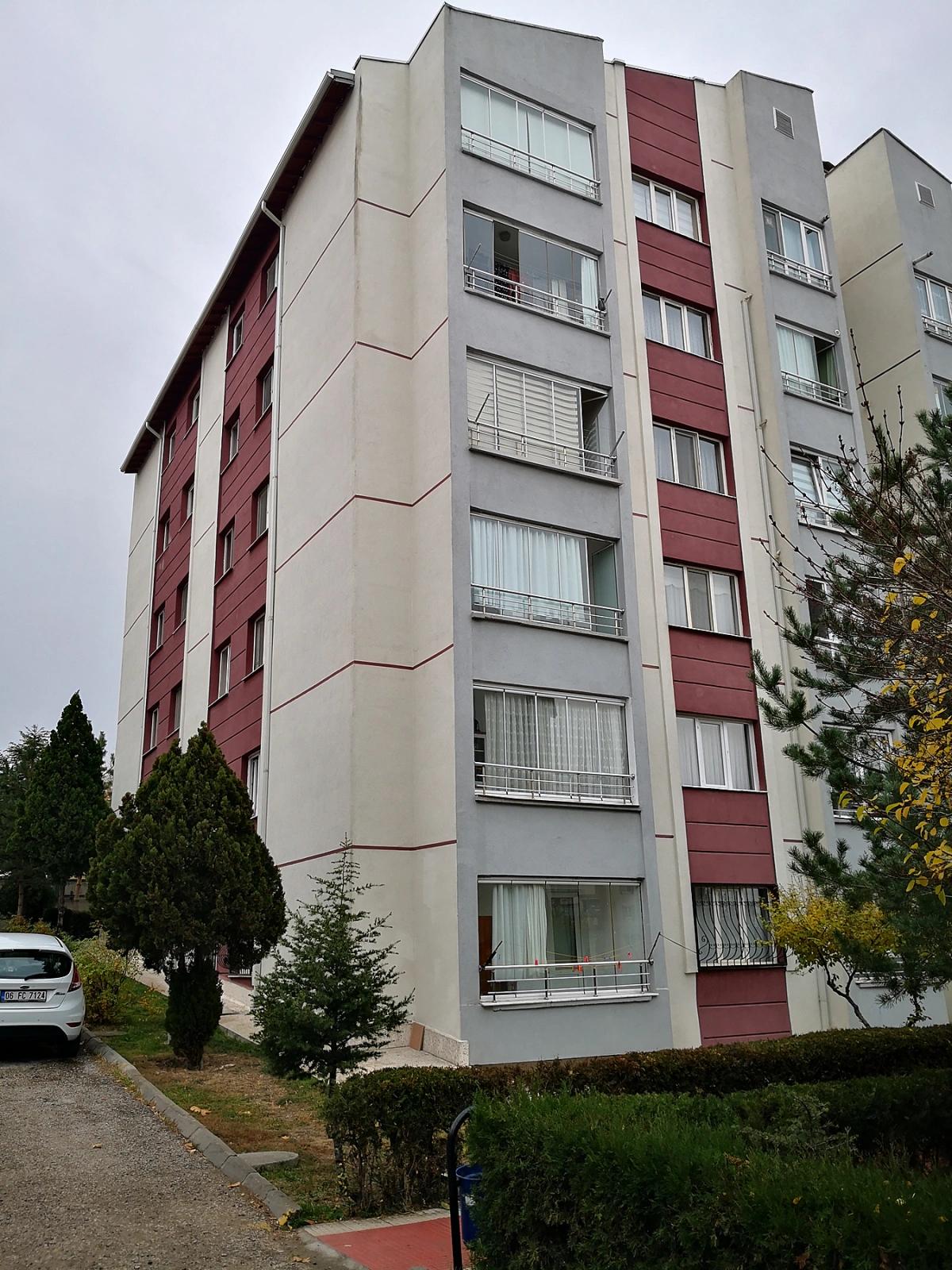 Ankara Batıkent Batısitesi’nde Masrafsız,ara Kat,sosyal Olanaklara Komşu Satılık 3+1 Daire