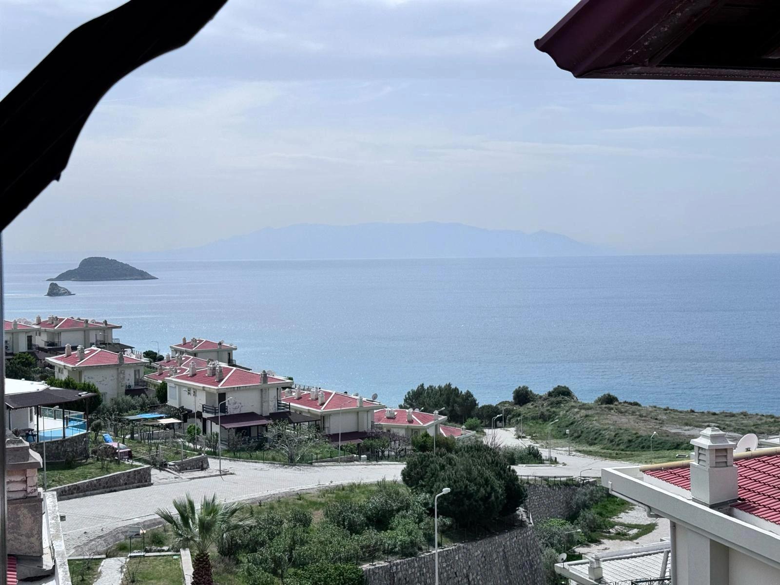 Seferihisar Atatürk Mah.’de Kesintisiz Deniz Manzaralı Müstakil 4+1 Villa