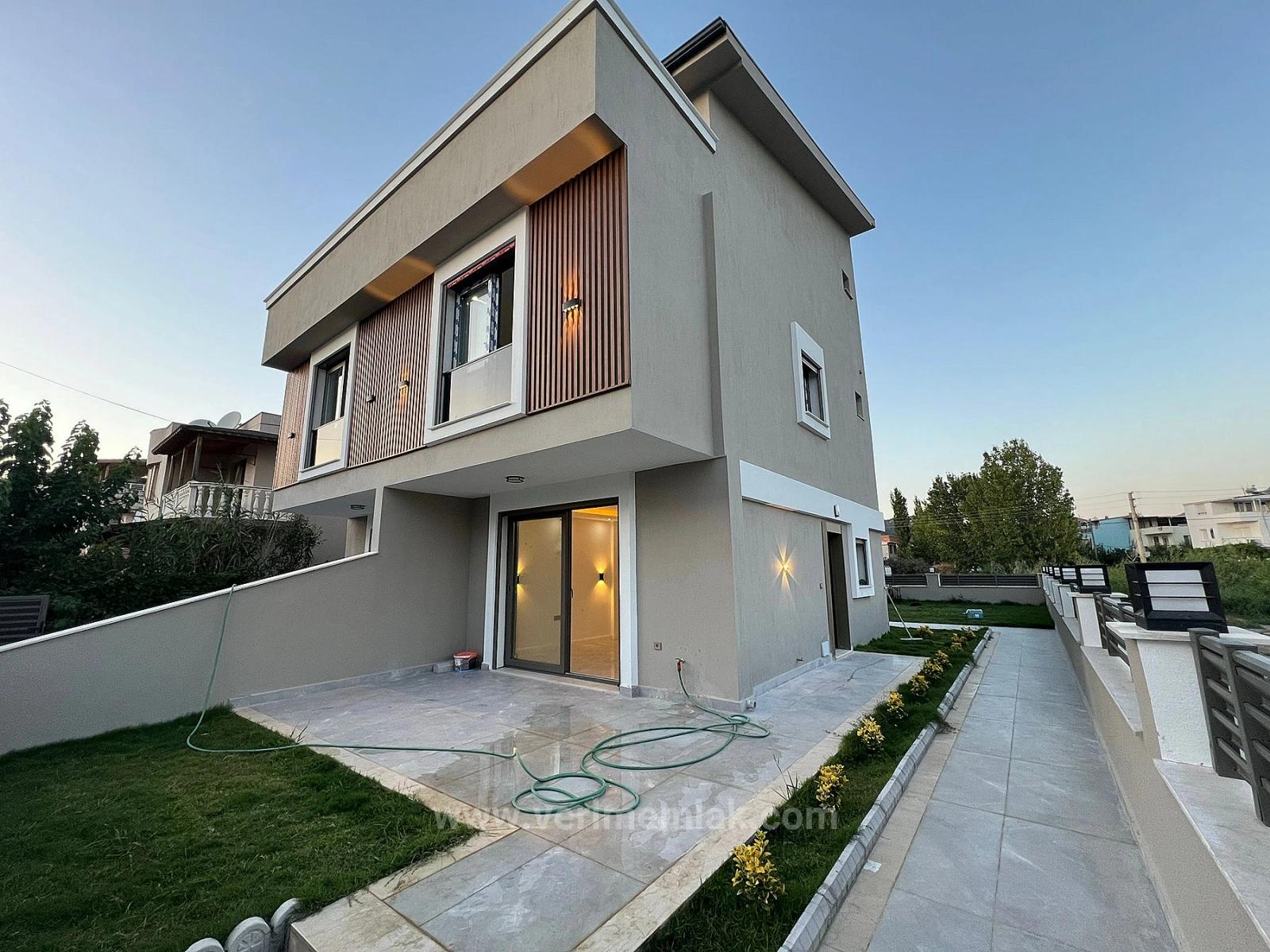 İzmir Menderes Gümüldürde Denize Yakın Satılık 3+1 Villa
