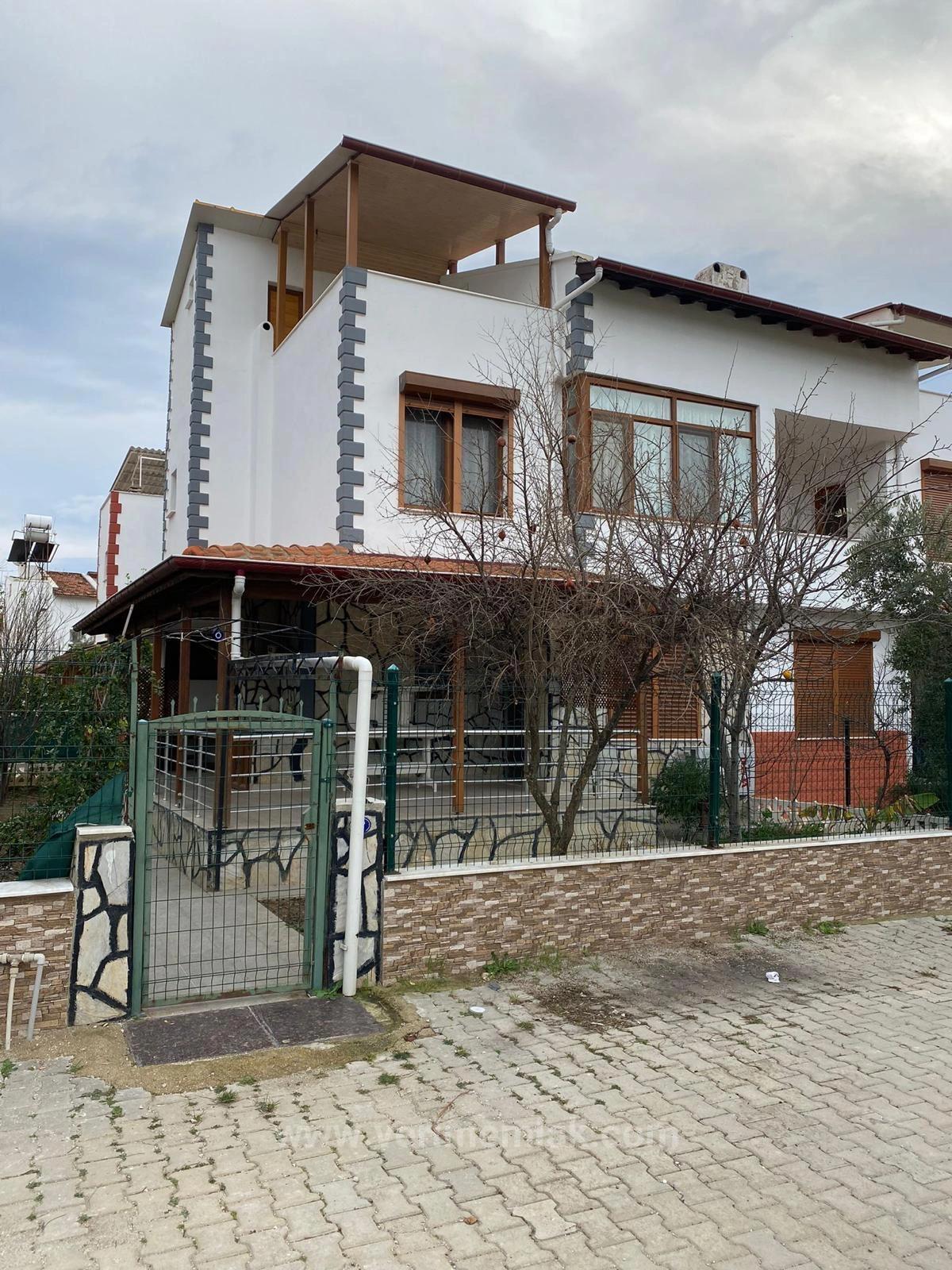Doğanbey De Deniz Yürüme Mesafesinde Satılık 4+1 Villa