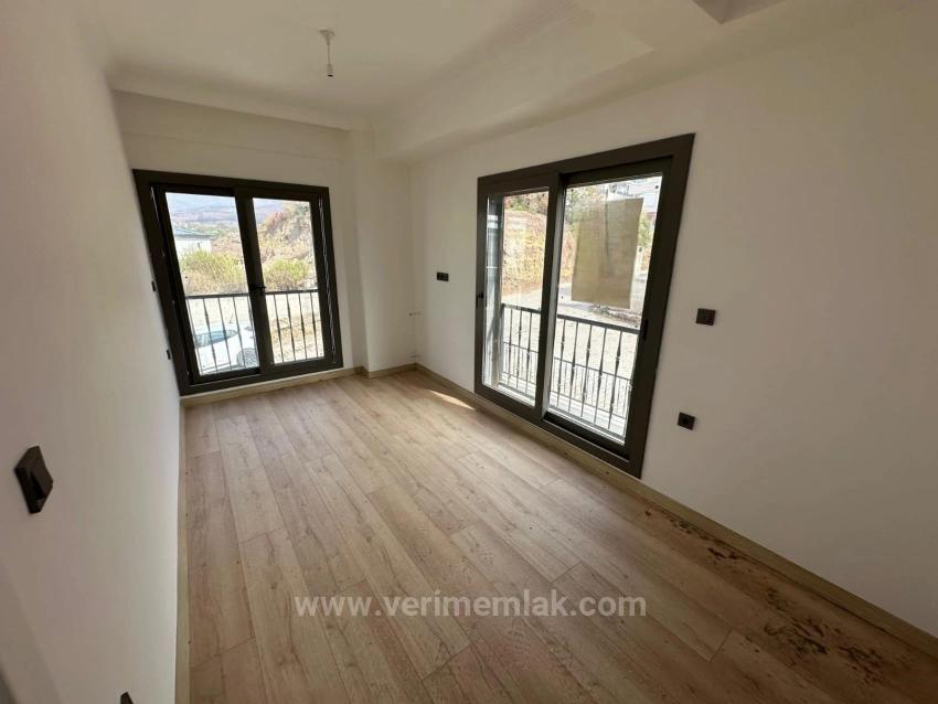 Seferihisar Payamlı'da Satılık Köşe Başı Modern Villa | Oturma Ruhsatlı 2+1 Villa