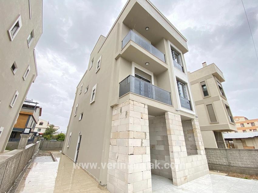 Menderes Gümüldür Gümüldür Cumhuriyet Mah. Satılık 1+1 Daire - 55 m²