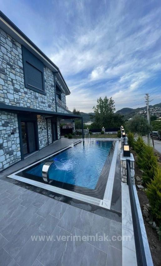 Gümüldür De Tek Müstakil Havuzlu Bahçeli Full Deniz Satılık 3+1 Villa