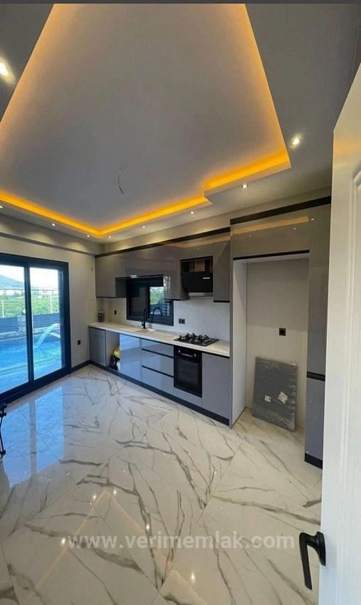 Gümüldür De Tek Müstakil Havuzlu Bahçeli Full Deniz Satılık 3+1 Villa