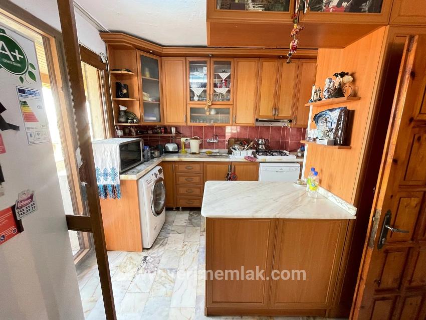 Seferihisar Ürkmez Bengiler Mah. Satılık 2+1 Komple bina - 252 m²