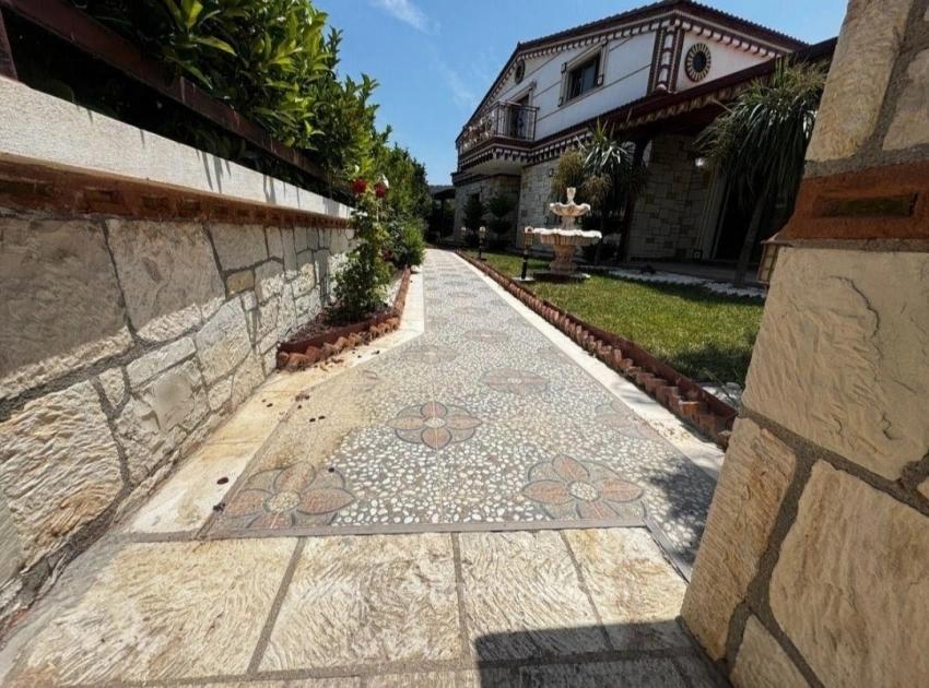 Urla Kuşçular’da Akıllı Ev Teknolojili, Tam Müstakil & Havuzlu Ultra Lüks 5+1 Villa