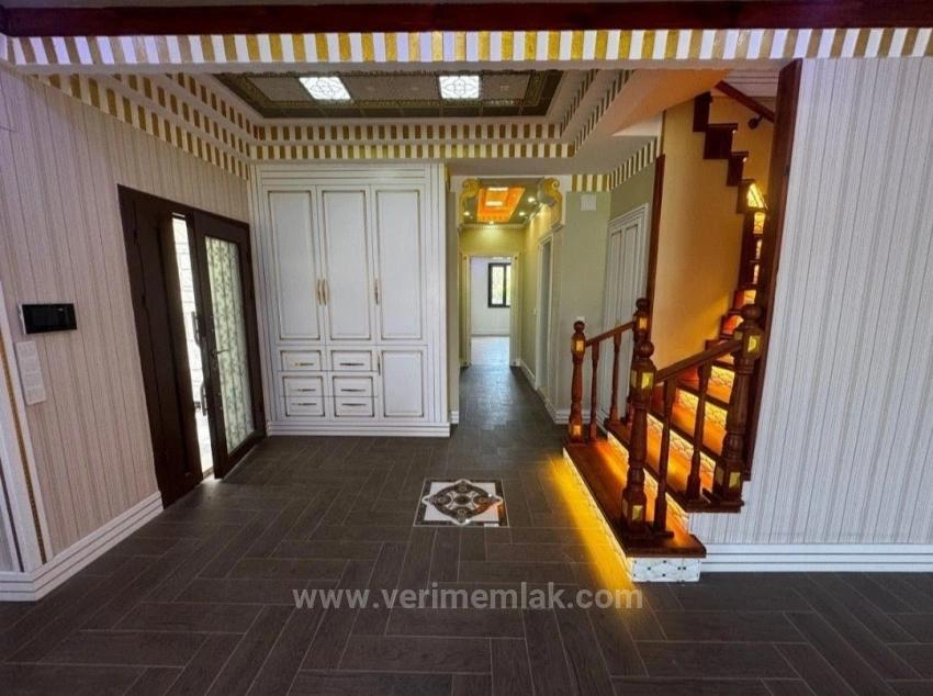 Urla Kuşçular’da Akıllı Ev Teknolojili, Tam Müstakil & Havuzlu Ultra Lüks 5+1 Villa