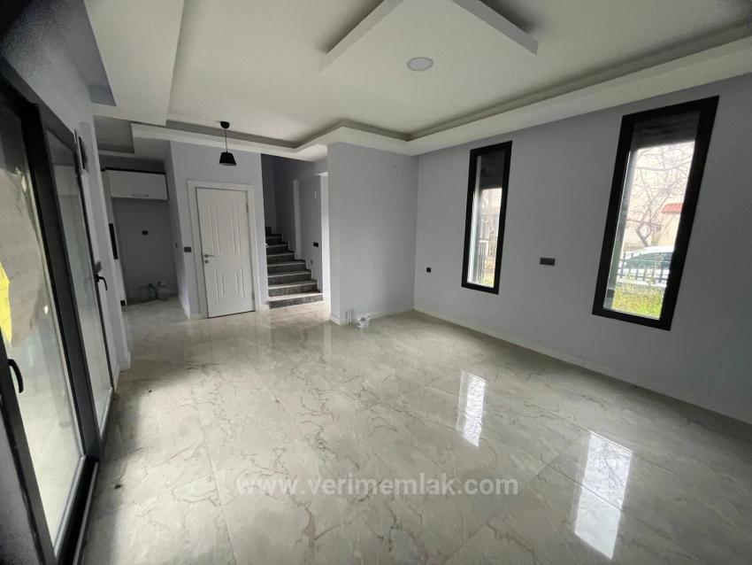 Özdere Orta Mahalle’de Denize 50M! Modern Tasarım, Sıfır 3+1 Villa