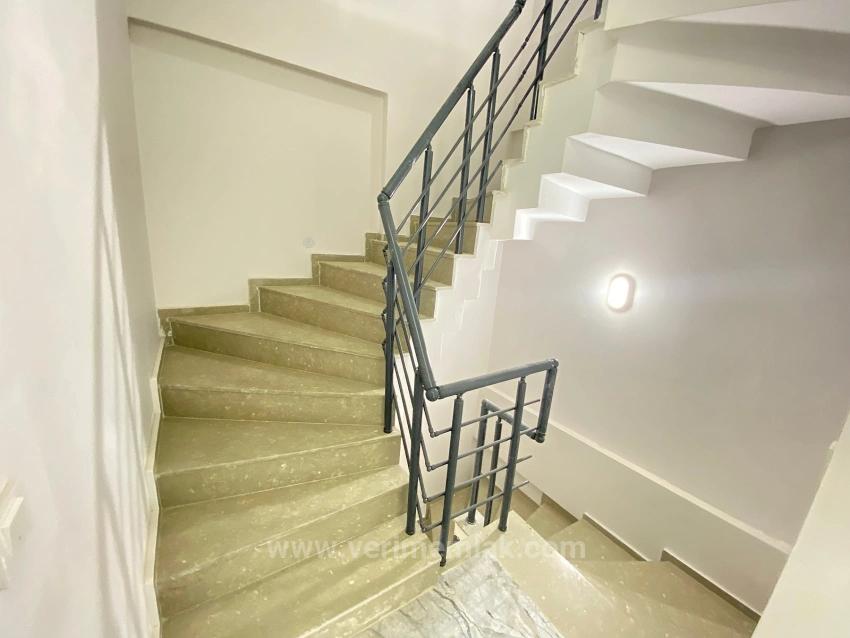 Denize 400 M Çarşıya Merkeze Çok Yakın Satılık 6+1 Villa