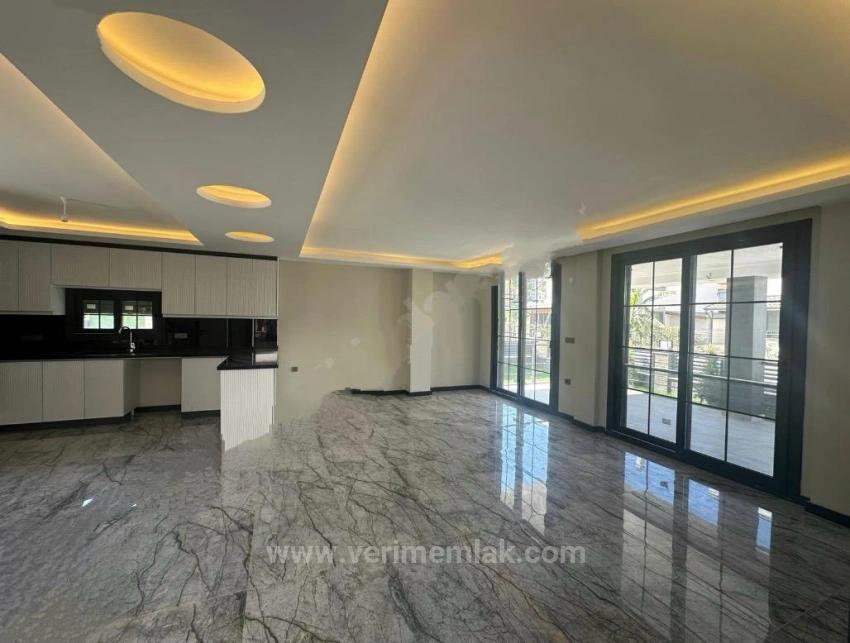 Seferihisar Cumhuriyet Mahallesi’nde Modern & Müstakil Havuzlu Lüks Satılık 3+1 Villa