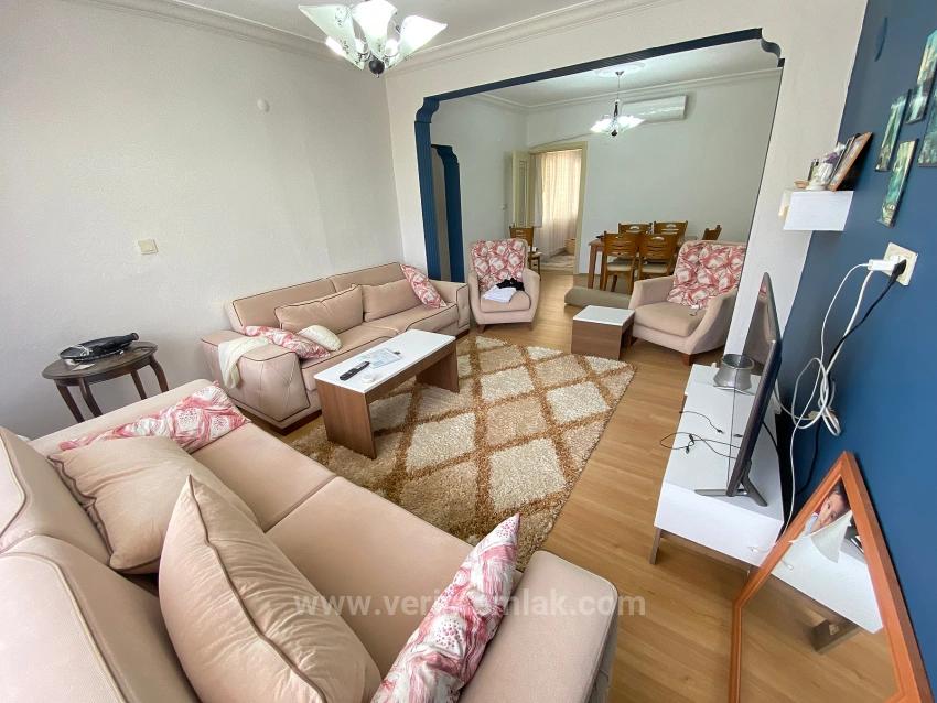 Gümüldür Tam Merkezde 2. Katta Bulunan Net 150Mt Satılık 3+1 Daire