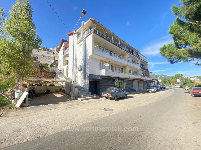 Gümüldür Tam Merkezde 2. Katta Bulunan Net 150Mt Satılık 3+1 Daire