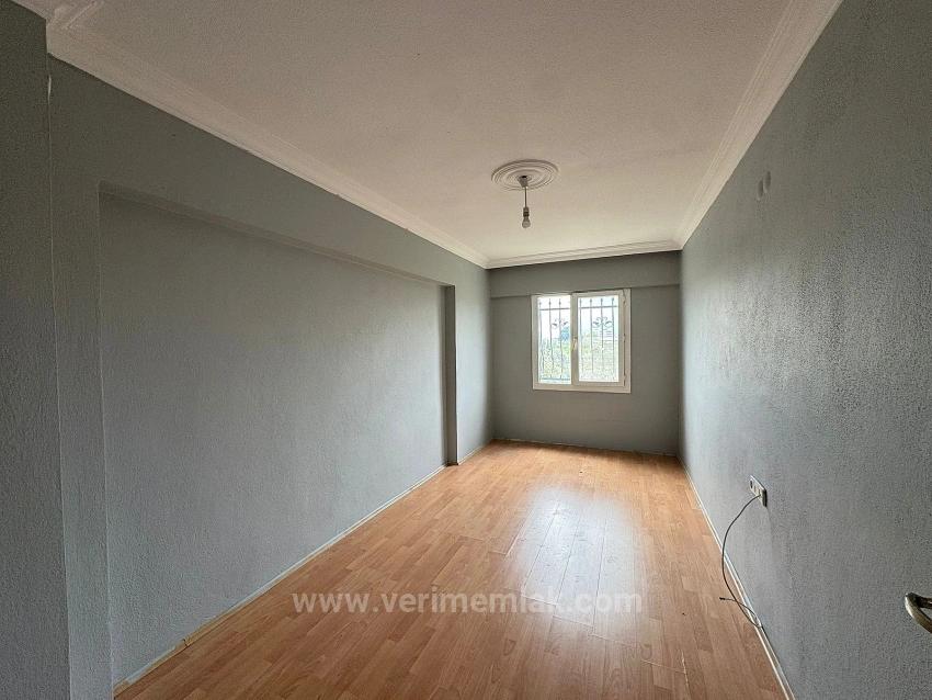 Gümüldür Fevzi Çakmak’ta Denize Yakın, Geniş Ve Ferah Satılık 2+1 Daire