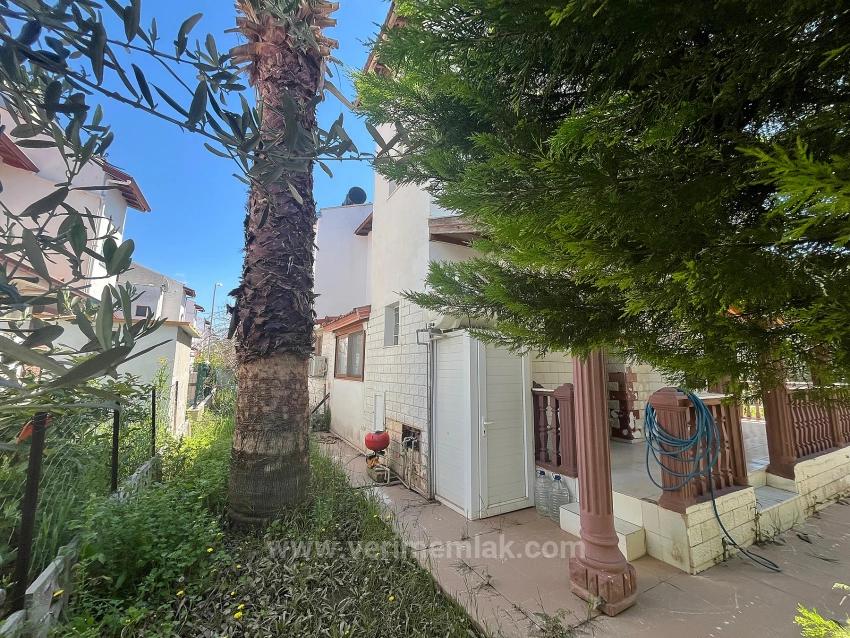  Seferihisar Cumhuriyet Mah. Şöhretler Sitesi’nde,Bahçeli, Masrafsız Satılık 3+1 Villa