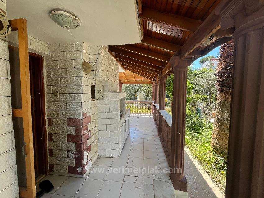  Seferihisar Cumhuriyet Mah. Şöhretler Sitesi’nde,Bahçeli, Masrafsız Satılık 3+1 Villa