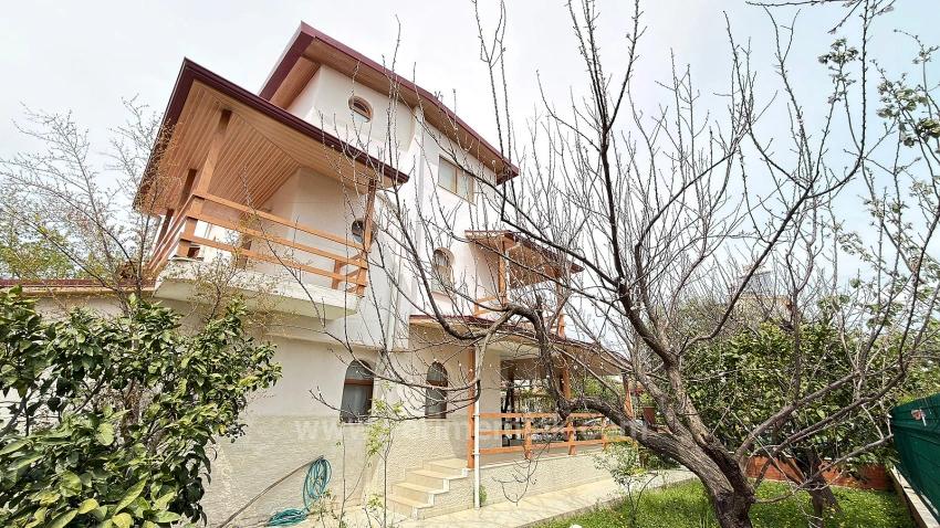 ​Seferihisar’cumhuriyet Mahallesi, Meltem Tur Sitesi Lüks Satılık 4+1 Villa