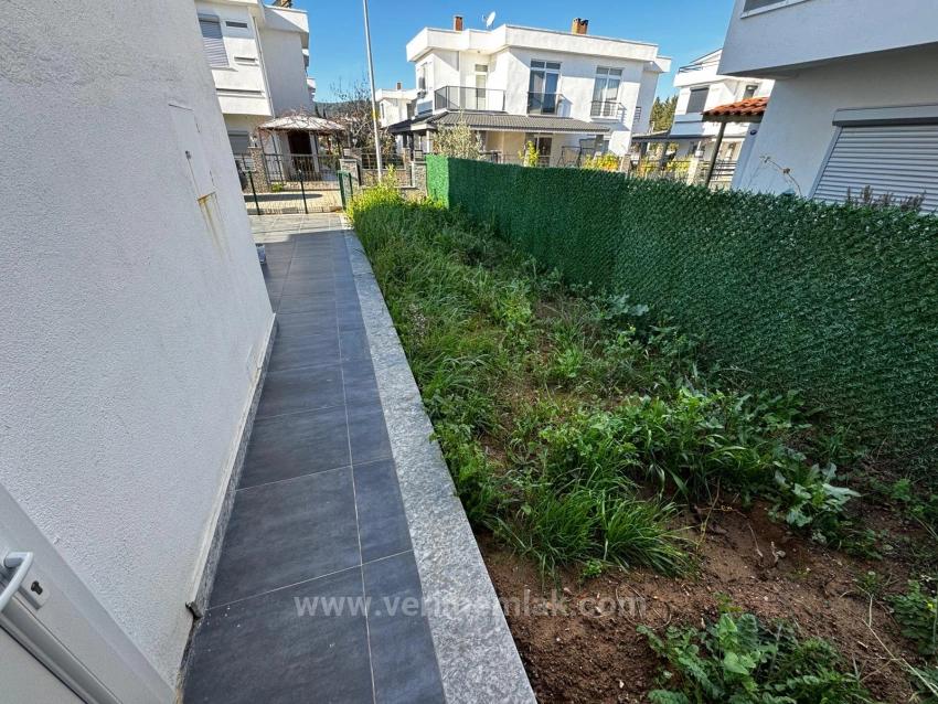 Seferihisar’da Olimpik Havuzlu Sitede Lüks Ve Konforlu Satılık 2+1 Villa!