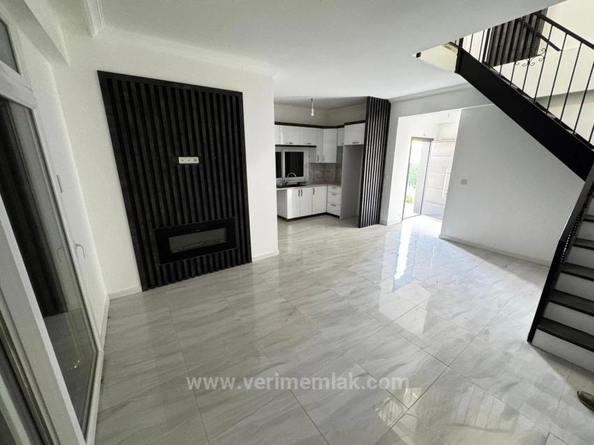 Seferihisar Doğanbey Cumhuriyet Mah. Satılık 2+1 Villa - 210 m²
