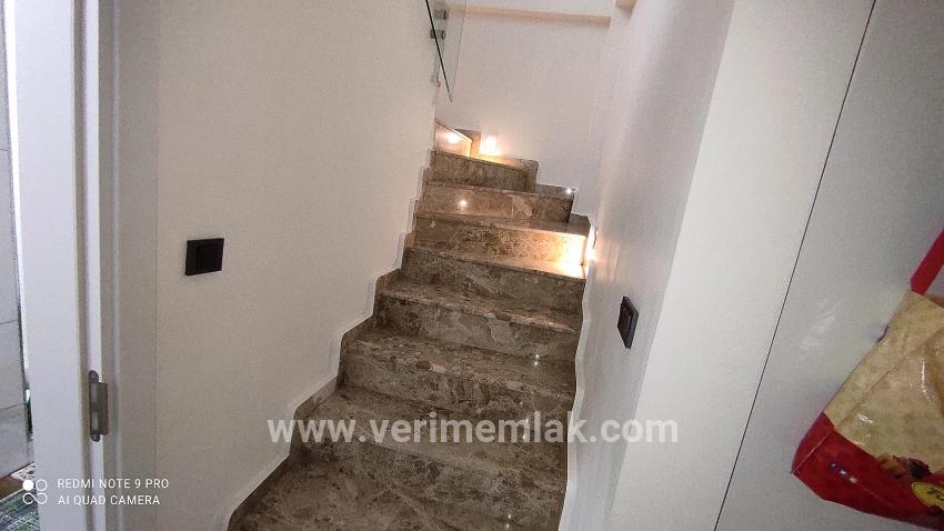Seferihisar Ürkmez'de deniz tarafında tek müstakil havuzlu satılık 3+1 villa