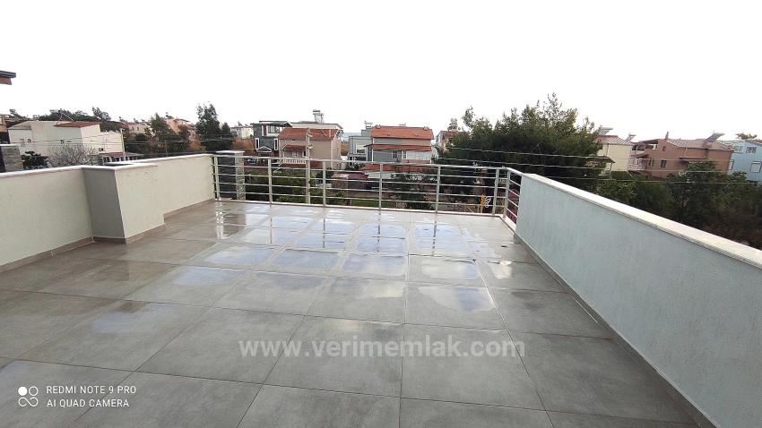 Ürkmez Deniz Tarafında Tek Müstakil Havuzlu Satılık 3+1 Villa