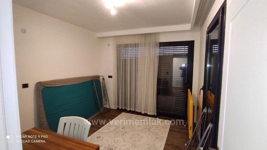 Ürkmez Deniz Tarafında Tek Müstakil Havuzlu Satılık 3+1 Villa