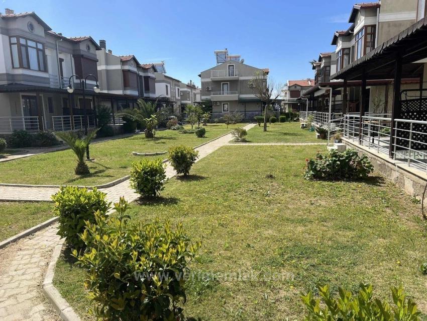 Gümüldür Fevzi Çakmak’ta Denize Sıfır, Havuzlu Prestijli Satılık 3+1 Villa