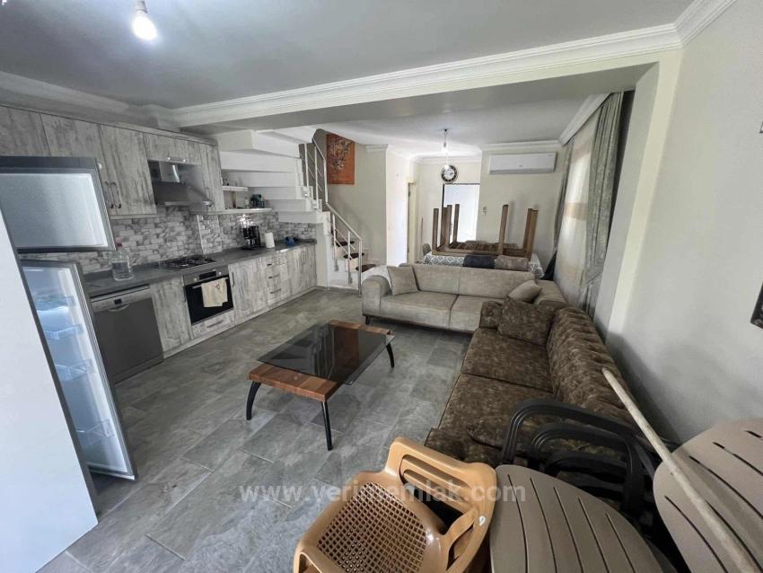 Gümüldür Fevzi Çakmak’ta Denize Sıfır, Havuzlu Prestijli Satılık 3+1 Villa