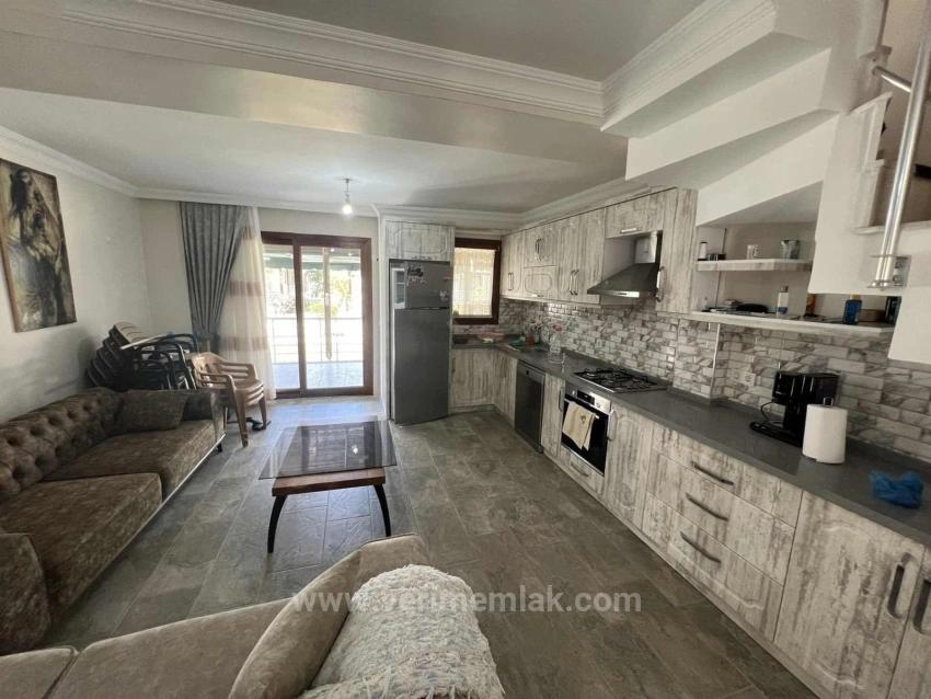 Gümüldür Fevzi Çakmak’ta Denize Sıfır, Havuzlu Prestijli Satılık 3+1 Villa