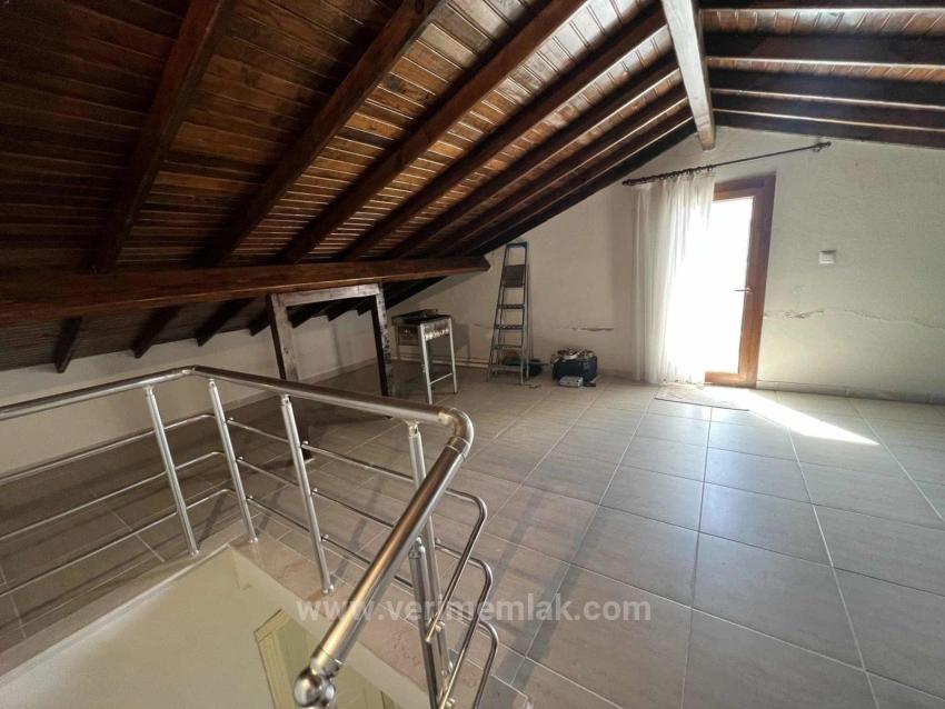 Gümüldür Fevzi Çakmak’ta Denize Sıfır, Havuzlu Prestijli Satılık 3+1 Villa