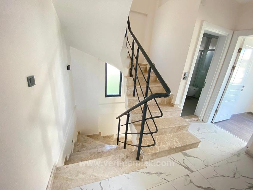 Seferihisar Atatürk Mah.’de Full Deniz Manzaralı Lüks Köşe Satılık 3+1 Villa!