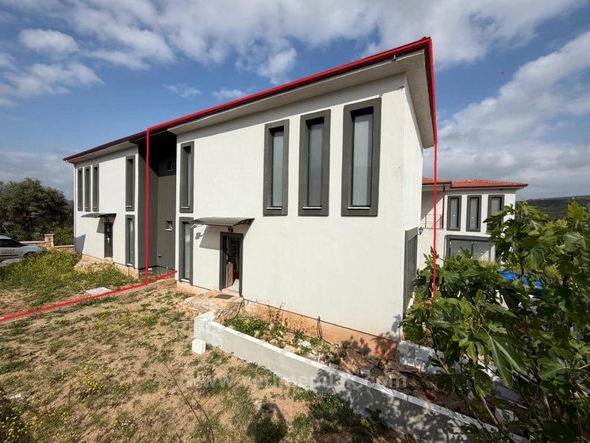 Seferihisar'da:güneş Enerjili,Yerden Isıtmalı,Full Eşyalı Satılık 3+1 Villa