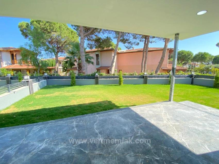Ürkmezde Denize Sıfır Mustakil Geneş Bahçeli Lükx Satılık 3+1 Villa