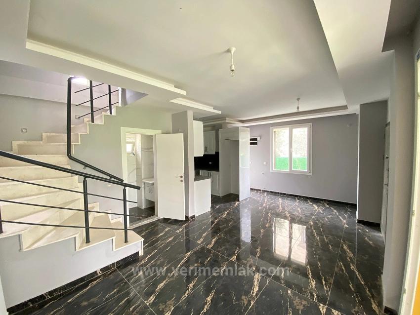 Doğanbey De Mustakil Bahçeli Ferah Denize Yakın Satılık 3+1 Villa