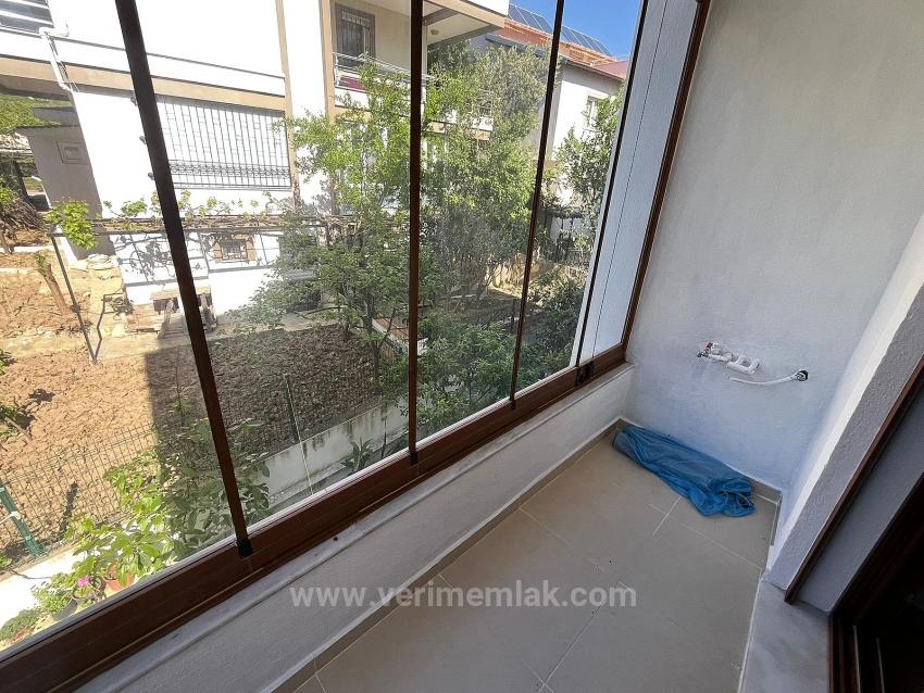 Menderes Özdere Orta Mahalle'de Denize Çok Yakın Satılık 2+1 Daire