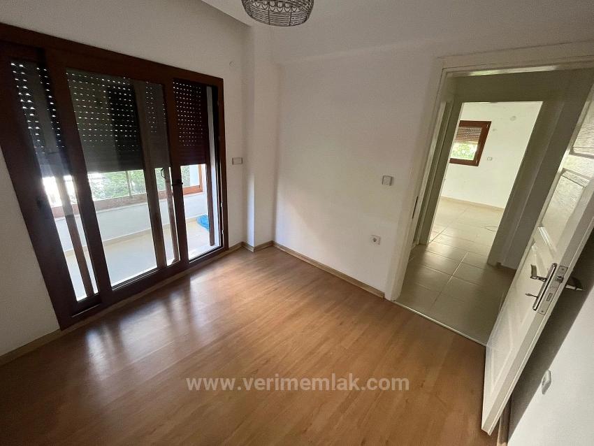 Menderes Özdere Orta Mahalle'de Denize Çok Yakın Satılık 2+1 Daire