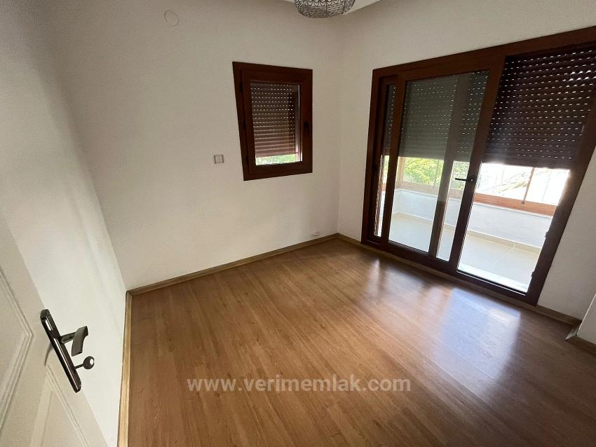 Menderes Özdere Orta Mahalle'de Denize Çok Yakın Satılık 2+1 Daire