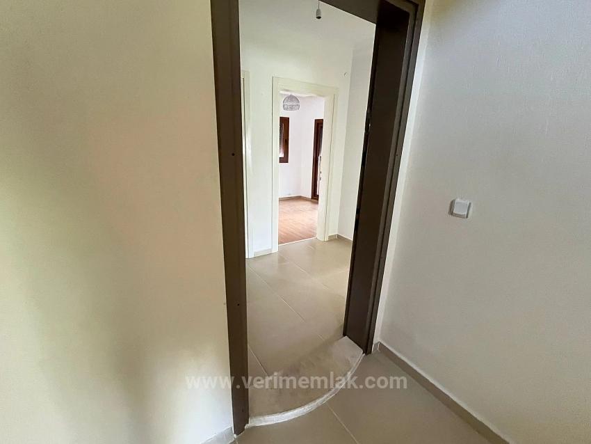 Menderes Özdere Orta Mahalle'de Denize Çok Yakın Satılık 2+1 Daire
