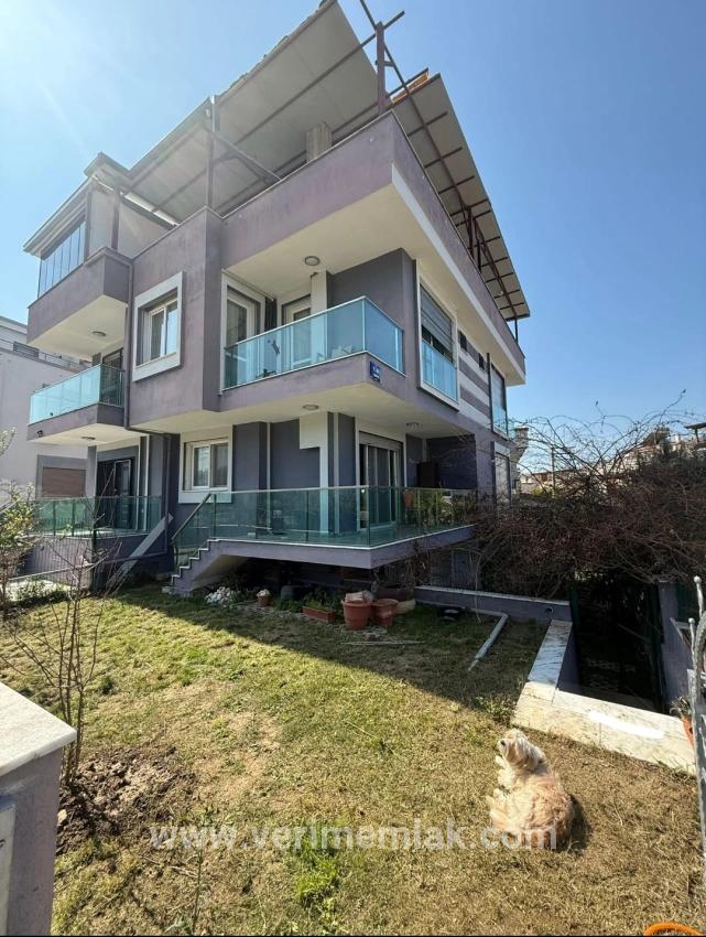 Menderes Özdere Orta Mah. Satılık 4+1 Villa - 150 m²